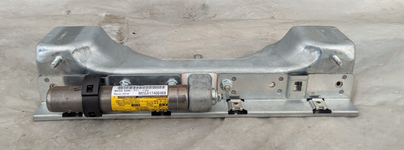 MERCEDES C-CLASS W204 07-11 FRONT DRIVER SIDE DASHBOARD KNEE AIRBAGG A2048602002