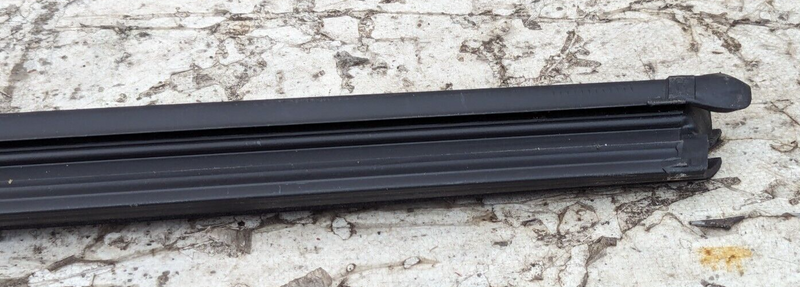 SKODA KAROQ NU7 17-21 FRONT LEFT N/S WINDOW INNER SLIDING SEAL 575837471 GENUINE