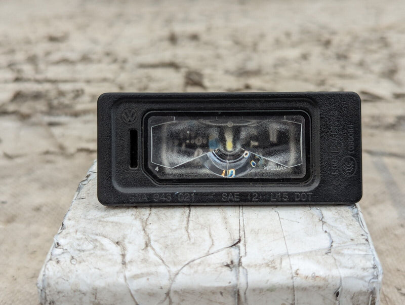 SKODA KAROQ NU7 2017-2021 NUMBER PLATE LED LIGHT 5NA943021 GENUINE