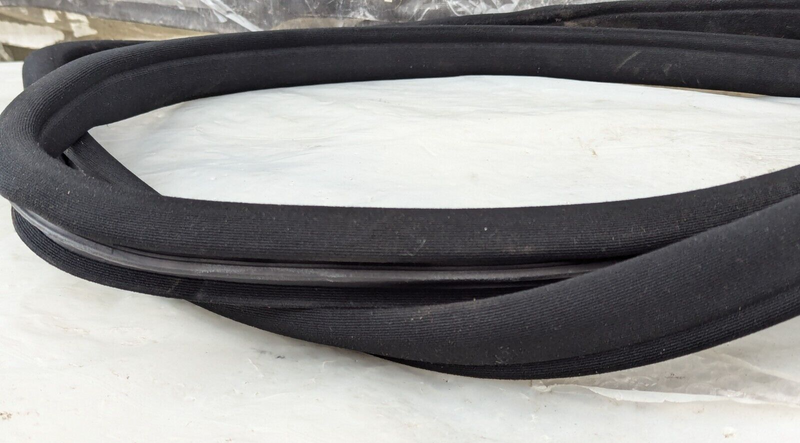 MERCEDES C-CLASS W204 07-11 REAR RIGHT O/S DOOR RUBBER GASKET SEAL A2046970151