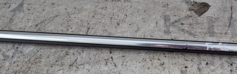 SKODA KAROQ NU7 17-21 FRONT RIGHT O/S DOOR WINDOW TOP MOLDING STRIP TRIM GENUINE