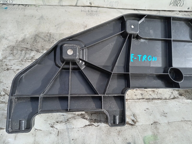AUDI E-TRON 2018-ON REAR BUMPER REINFORCEMENT RETAILER PLATE 4KE807329 GENUINE