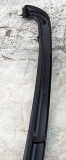 MERCEDES S-CLASS W221 06-13 FRONT LEFT N/S DOOR WINDOW OUTER FRAME A2217250171