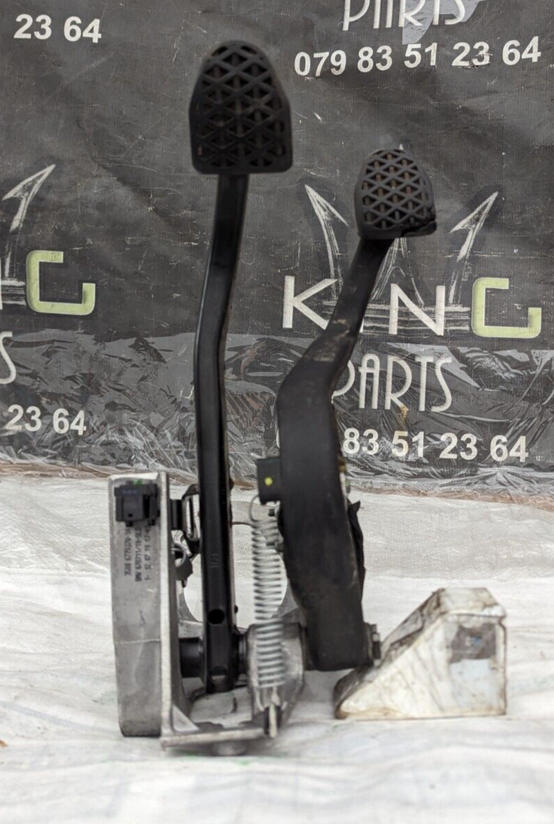 BMW X1 E84 09-15 2.0 MANUAL TRANSMISSION PEDAL BOX GENUINE 6779378