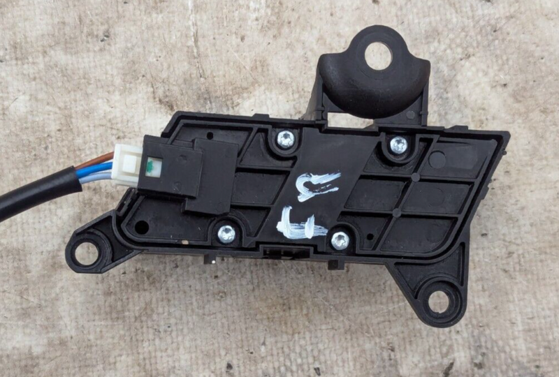 MERCEDES S CLASS W221 06-13 FRONT RIGHT O/S DOOR LOCK SWITCH A2218213151 GENUINE