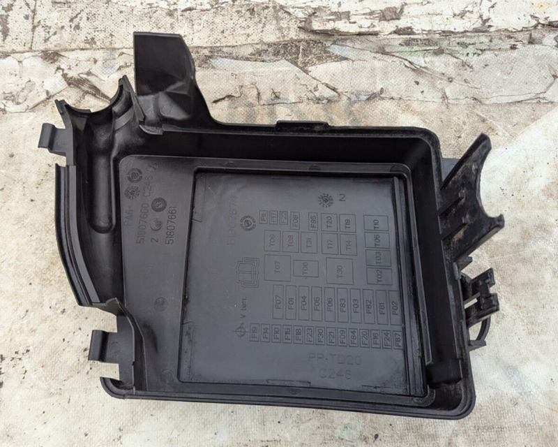 FIAT ABARTH 500 2008-2015 FUSE AND RELAY BOX LID COVER 51807660 GENUINE