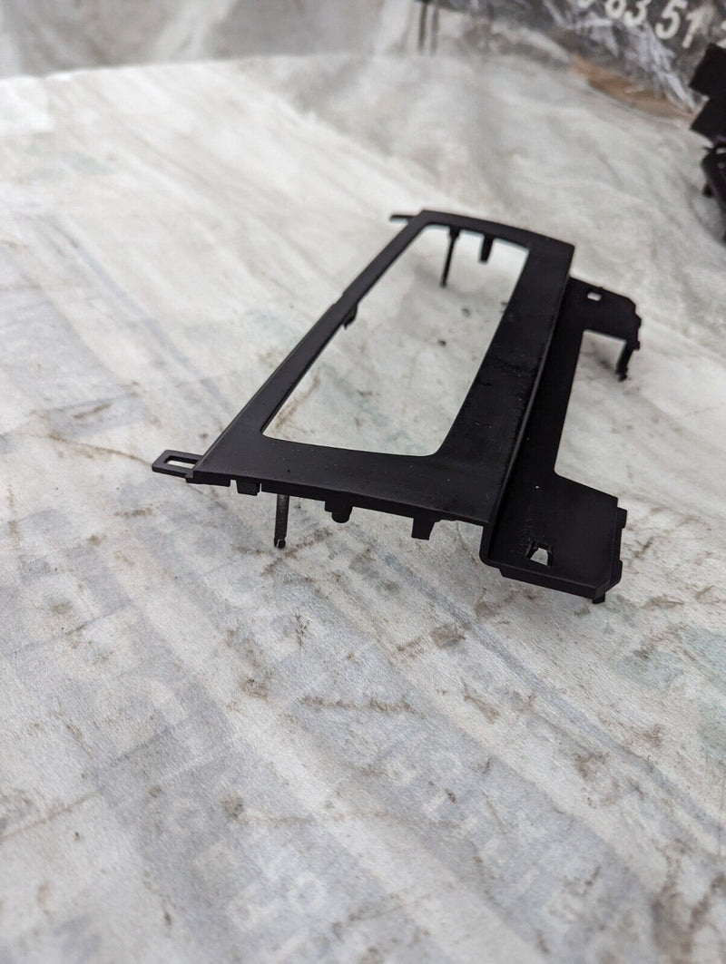 BMW X1 E84 09-15 RADIO SATNAV HEAD UNIT TRIM COVER GENUINE 2991260