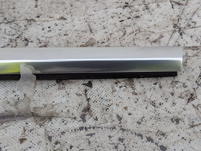 AUDI E-TRON 2018-ON WINDOW SLOT SEAL W/ TRIM STRIP 4KE837475 GENUINE