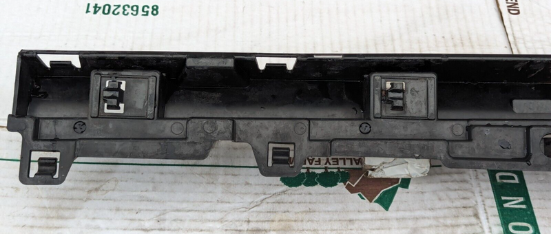 BMW 3 SERIES F30 2011-2019 RIGHT O/S SIDE SKIRTING MOUNT BRACKET 7256916 GENUINE