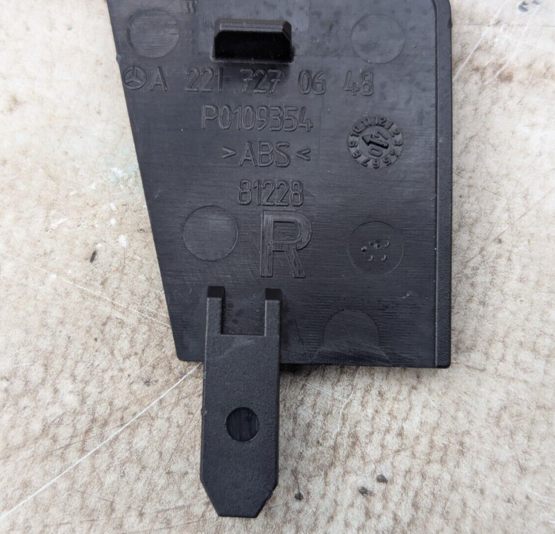 MERCEDES S CLASS W221 06-13 FRONT RIGHT O/S DOOR CARD PANEL TRIM A2217270648