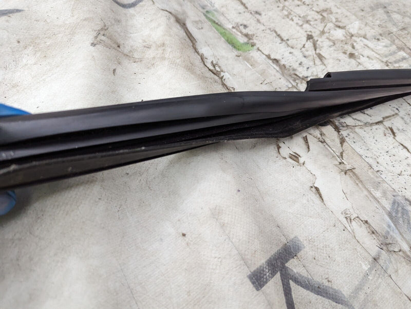 AUDI E-TRON 2018-ON REAR LEFT N/S DOOR WINDOW GUIDE 4KE839431 GENUINE
