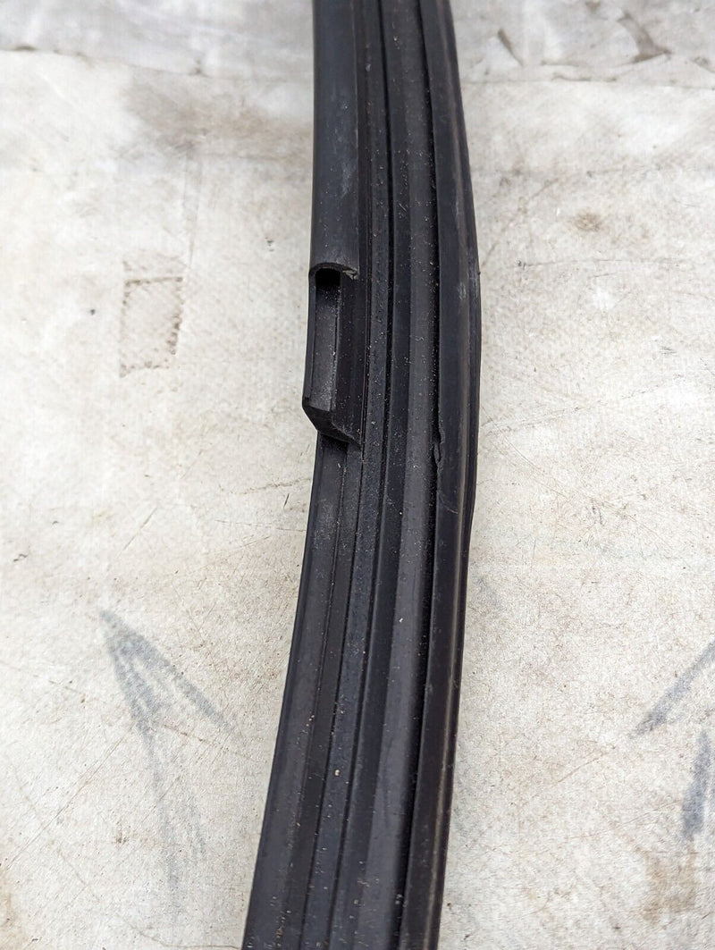 AUDI E-TRON 2018-ON REAR LEFT N/S DOOR WINDOW GUIDE 4KE839431 GENUINE