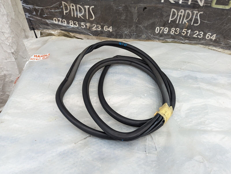 RANGE ROVER EVOQUE L538 2011-2015 REAR RIGHT O/S DOOR RUBBER SEAL GENUINE