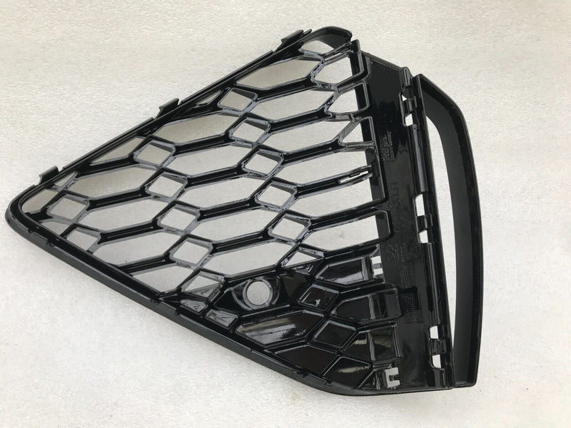 AUDI RS6 C8 2019 FRONT BUMPER LEFT PASSENGER SIDE GRILL TRIM MOULDING 4K8807681D