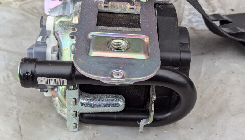 MERCEDES C-CLASS W204 07-11 FRONT PASSENGER SEAT N/S SEAT BELT A2048602586