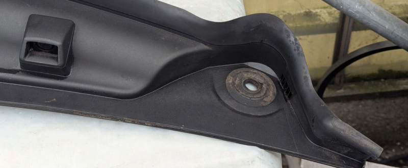 MERCEDES-BENZ C-CLASS W204 07-11 WINDSCREEN WIPER SCUTTLE PANEL TRIM A2048301813