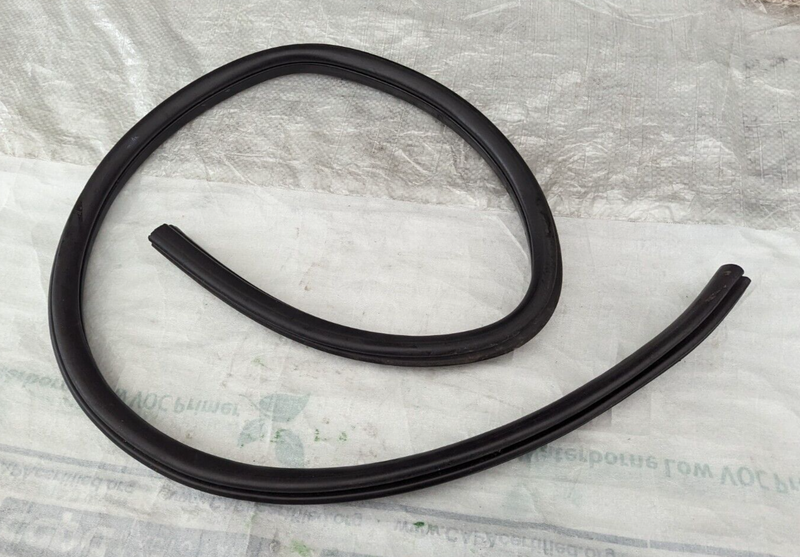 BMW X1 E84 09-15 FRONT DOOR RUBBER SEAL GENUINE 2990833
