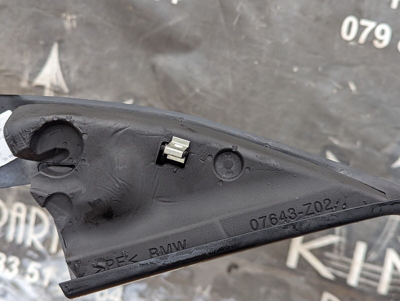 BMW X1 E84 09-15 FRONT LEFT N/S DOOR WINDOW FRAME COVER GENUINE 2990589