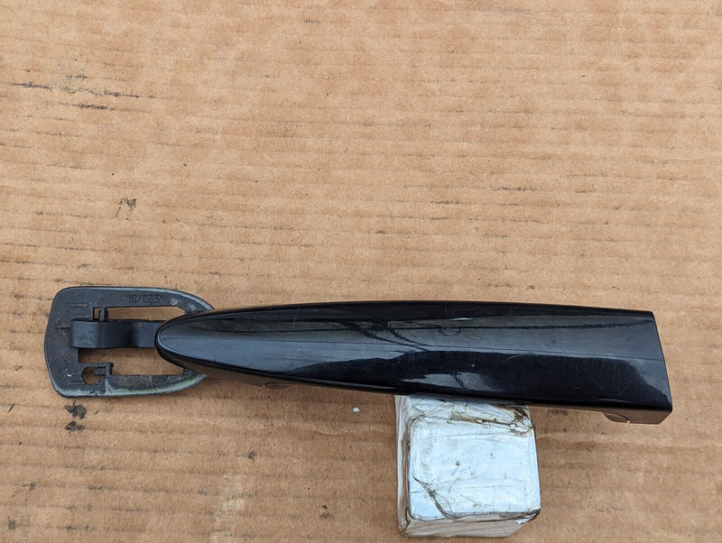 BMW X1 E84 09-15 FRONT RIGHT O/S DOOR HANDLE 242688 GENUINE