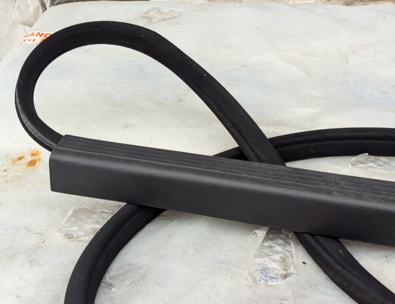 MERCEDES C-CLASS W204 07-11 REAR LEFT N/S DOOR RUBBER GASKET SEAL A2046970151