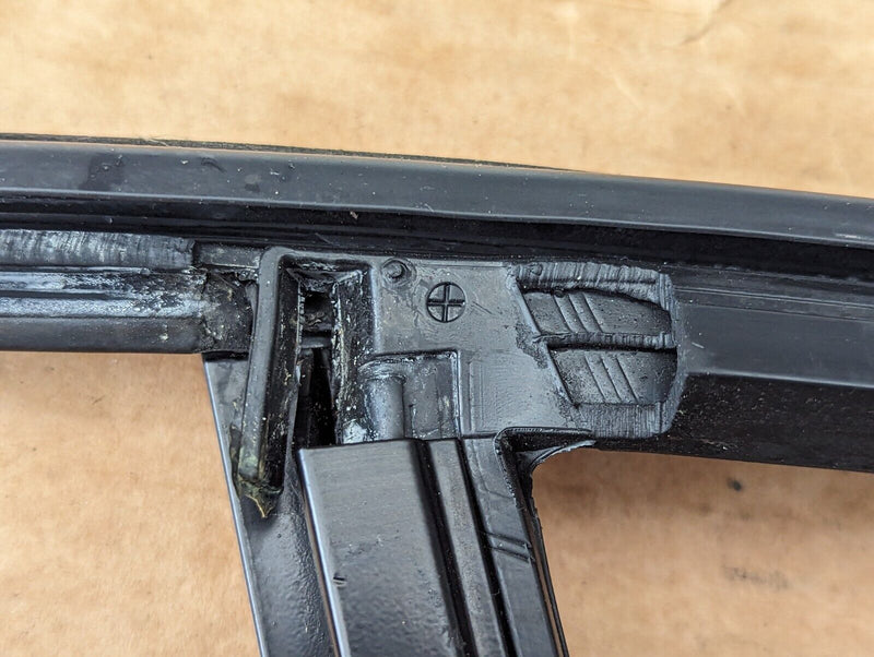 BMW X1 E84 09-15 REAR DOOR LEFT N/S WINDOW GUIDE SEAL GASKET GENUINE 2990319