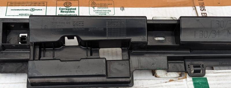 BMW 3 SERIES F30 2011-2019 RIGHT O/S SIDE SKIRTING MOUNT BRACKET 7256918 GENUINE