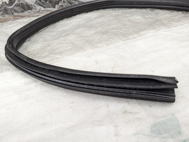 BMW X1 E84 09-15 FRONT DOOR RUBBER SEAL GENUINE 2990833