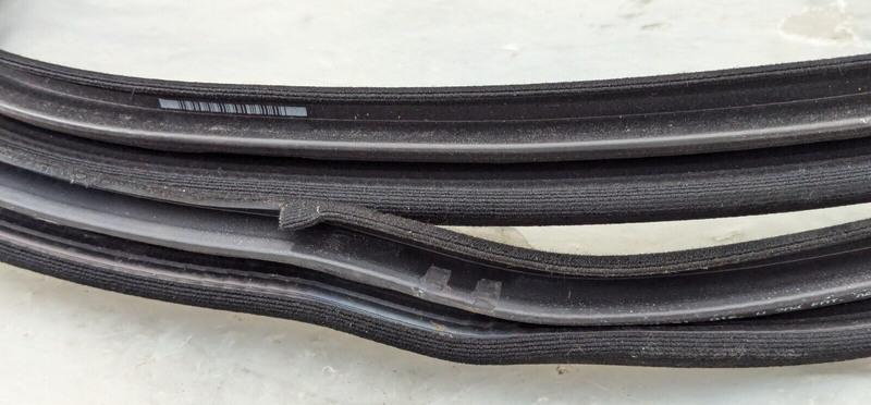 MERCEDES C-CLASS W204 07-11 REAR RIGHT O/S DOOR RUBBER GASKET SEAL A2046970151