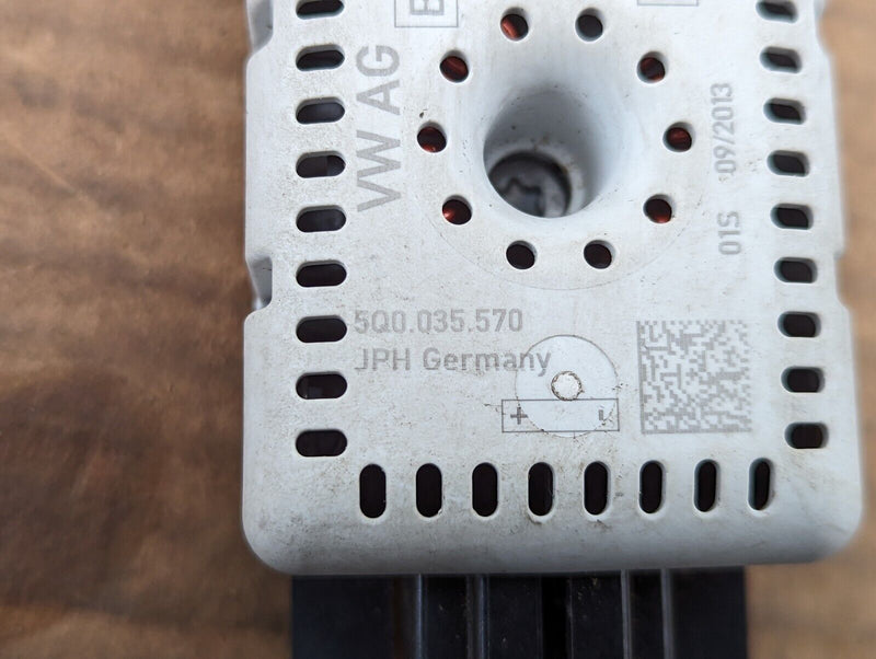 VW GOLF MK7 2012-2020 INTERFERENCE AERIAL ANTENNA AMPLIFIER 5Q0035570 GENUINE