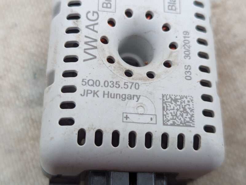 SKODA KAROQ NU7 17-21 AERIAL AMPLIFIER ANTENNA SIGNAL BOOSTER 5Q0035570 GENUINE