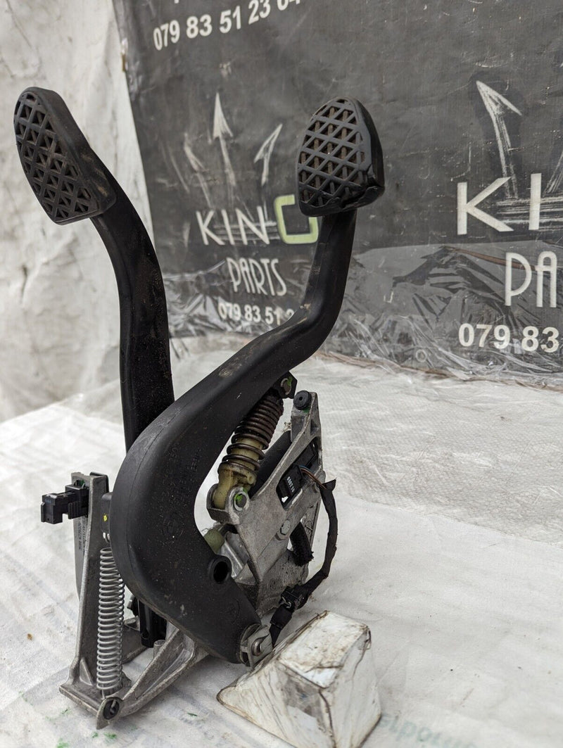 BMW X1 E84 09-15 2.0 MANUAL TRANSMISSION PEDAL BOX GENUINE 6779378