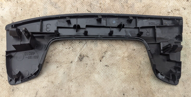 TOYOTA RAV4 XA50 19-REAR RIGHT O/S/R DOOR GRIP BASE HANDLE 69195-42010 GENUINE