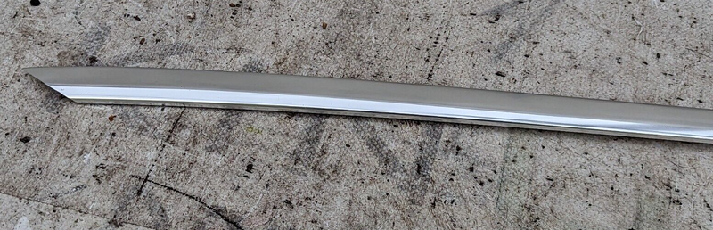 AUDI E-TRON 2018-ON LEFT N/S WINDOW GUIDE MOLDING TRIM STRIP 4KE837643 GENUINE