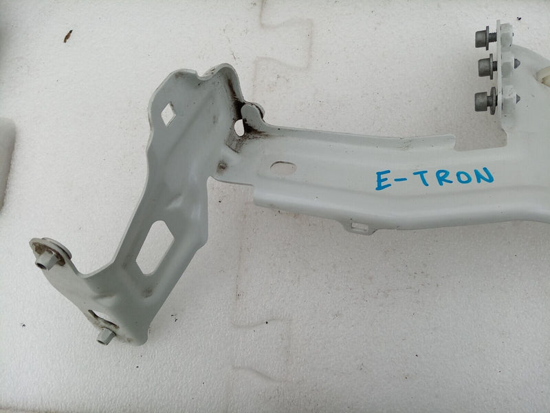 AUDI E-TRON 2018- FRONT LEFT N/S FENDER SUPPORT BRACKET 4KE803503 GENUINE