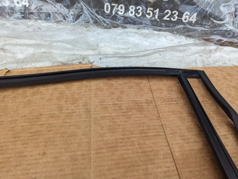 BMW X1 E84 09-15 REAR DOOR LEFT N/S WINDOW GUIDE SEAL GASKET GENUINE 2990319