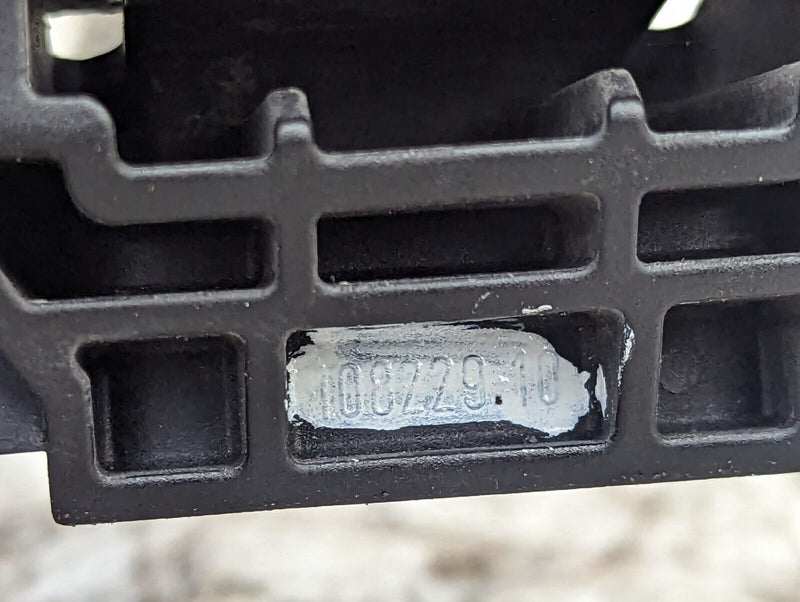 BMW X1 E84 09-15 O/S DRIVER SIDE RADIATOR MOUNT BRACKET GENUINE 51647117812