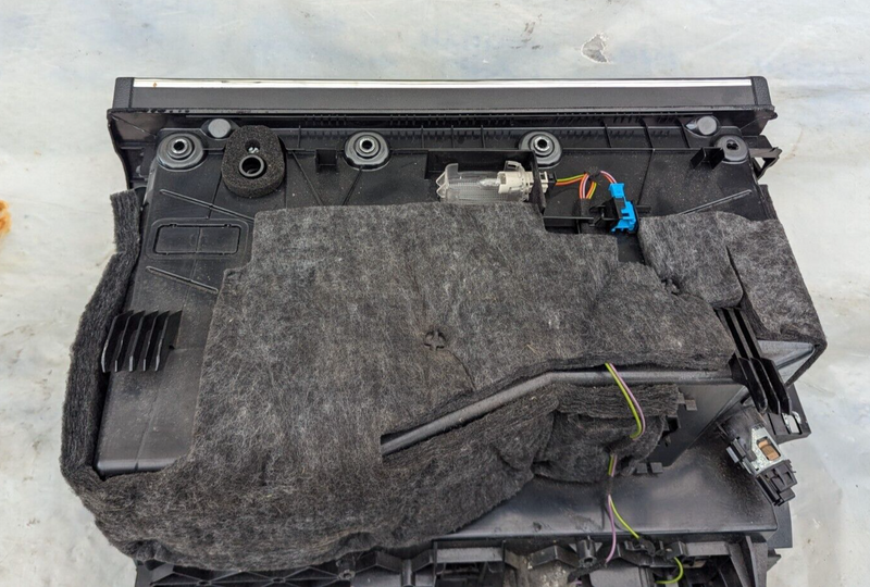 MERCEDES-BENZ C-CLASS W204 07-11 GLOVE BOX STORAGE COMPARTMENT A2046800011