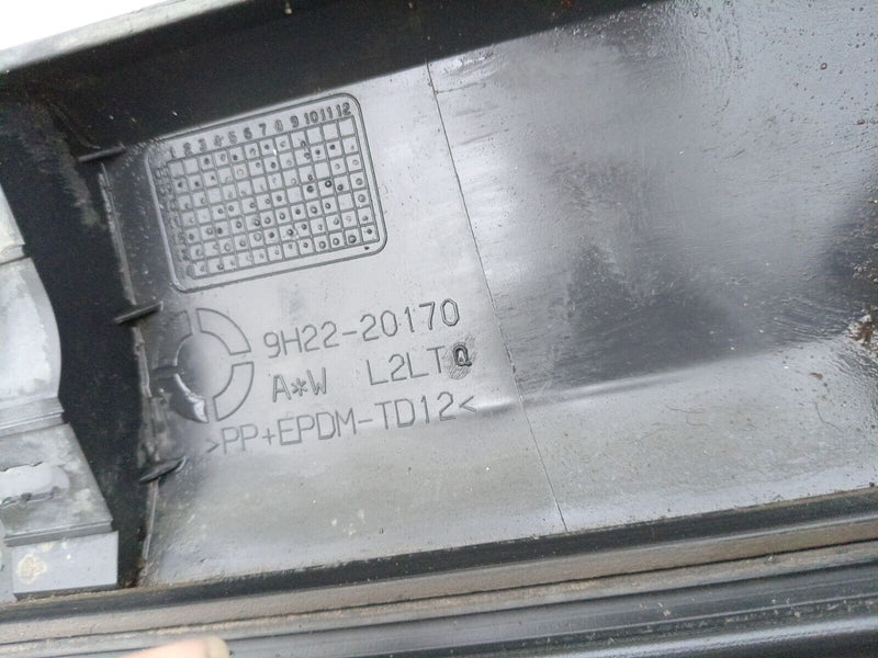 LAND ROVER DISCOVERY 4 LR4 RIGHT SIDE REAR DOOR TRIM MOULDING LOWER PANEL