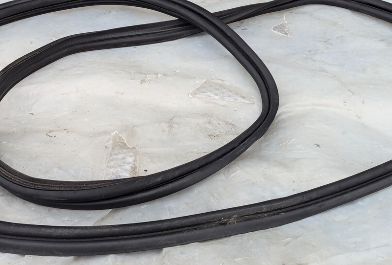 MERCEDES C-CLASS W204 07-11 BOOTLID RUBBER SEAL A204