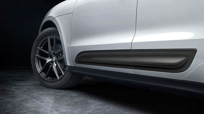 PORSCHE MACAN S T GTS RIGHT SIDE FRONT DOOR PANEL LOWER TRIM MOULDING 95B837890