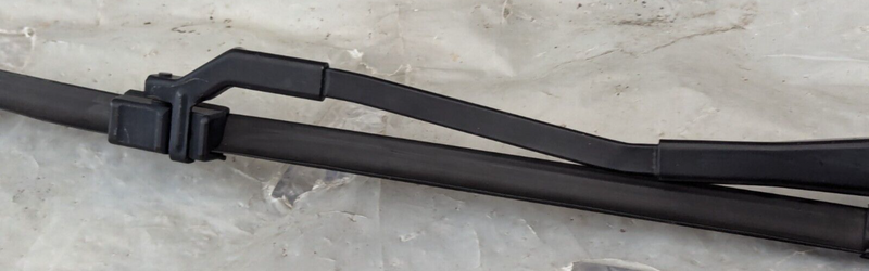 MERCEDES C-CLASS W204 07-11 FRONT RIGHT O/S WIPER ARM W/BLADE A2048201344