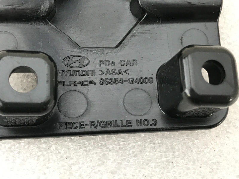 HYUNDAI i30 PDe FRONT BUMPER GRILL GRILLE HOLDER TRIM BRACKET No.3 86354-G4000