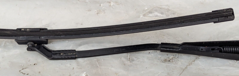 MERCEDES C-CLASS W204 07-11 FRONT RIGHT O/S WIPER ARM W/BLADE A2048201344