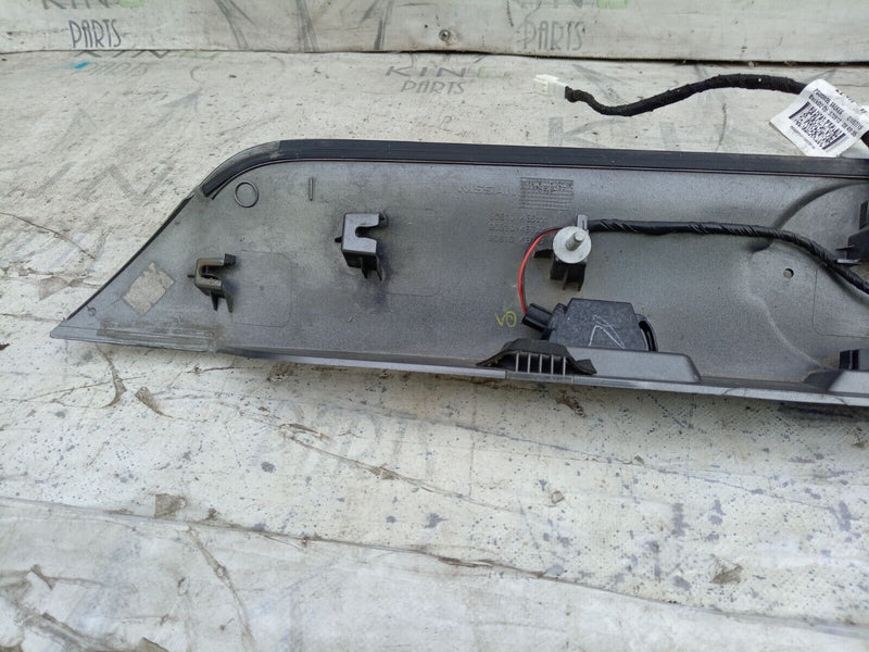 NISSAN QASHQAI J11 LCI 17-20 TAILGATE BOOT NUMBER PLATE LIGHTS TRIM PANEL AE0007