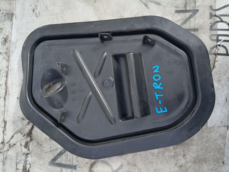 AUDI E-TRON 2018-ON REAR LEFT N/S DOOR INNER PANEL TRIM 4KE837915 GENUINE