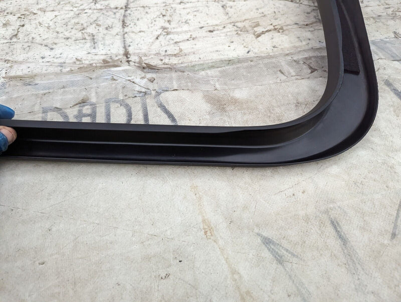 AUDI E-TRON 2018-ON LEFT N/S DOOR WINDOW FRAME TRIM 4KE867671 GENUINE