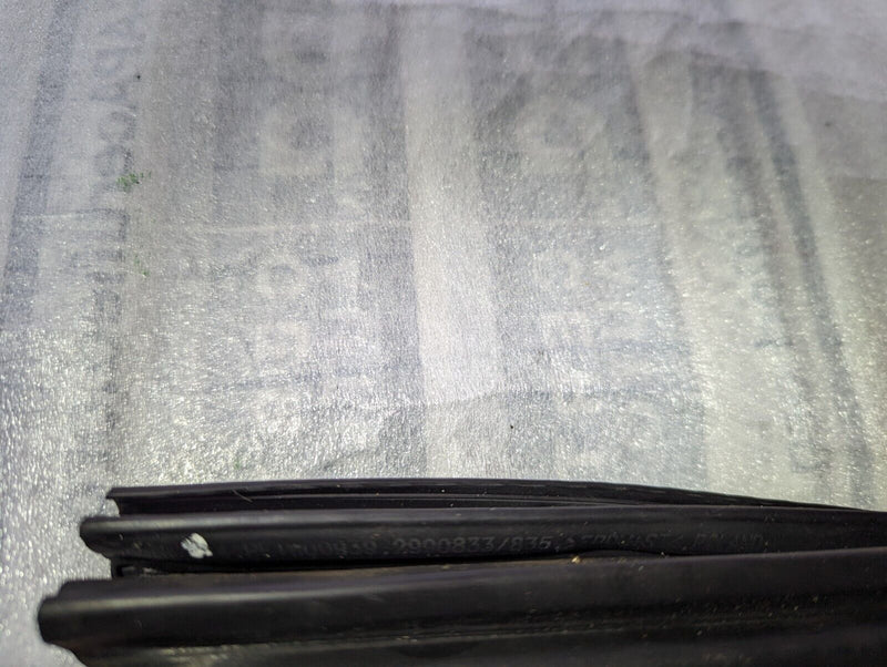 BMW X1 E84 09-15 FRONT DOOR RUBBER SEAL GENUINE 2990833