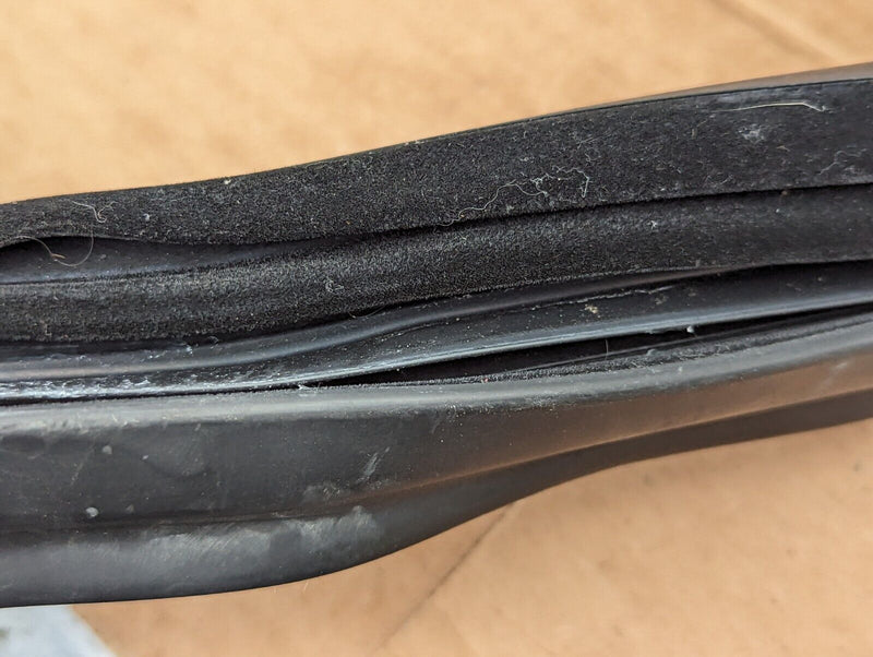 VW GOLF MK7 2012-2020 FRONT LEFT N/S DOOR WINDOW GUIDE SEAL GASKET 5G4837431K