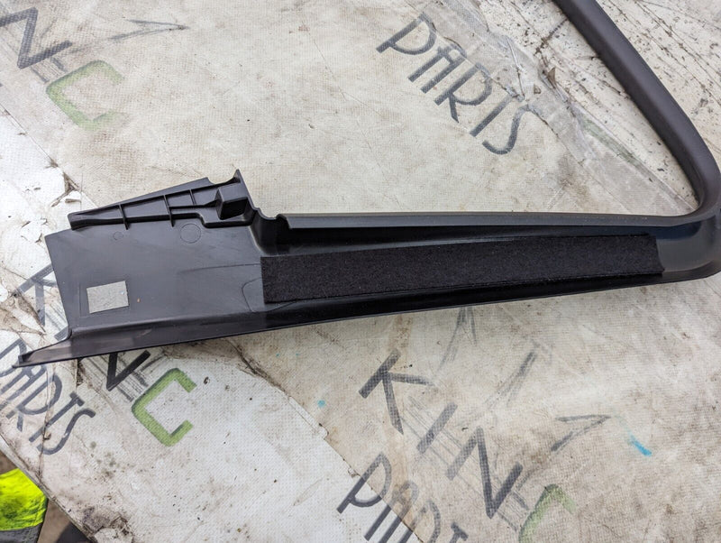 AUDI E-TRON 2018-ON LEFT N/S DOOR WINDOW FRAME TRIM 4KE867609 GENUINE