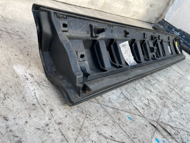 RANGE ROVER SPORT L494 2014-2018 LEFT SIDE FRONT DOOR TRIM MOULDING PANEL